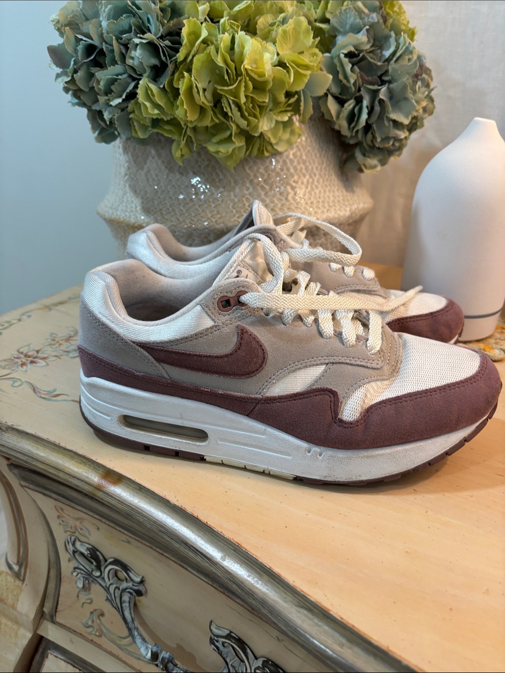 Nike Low-Top Sneakers in Cream and Mauve